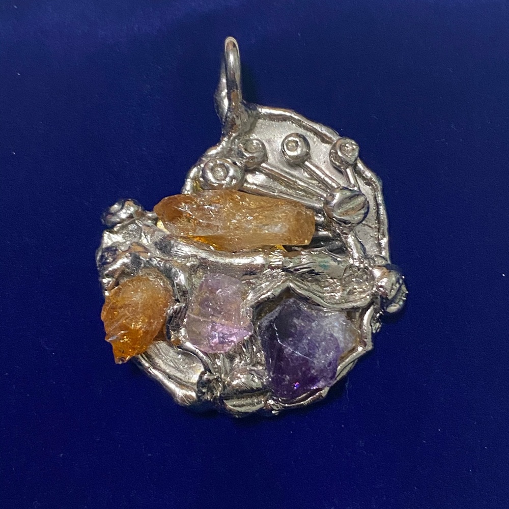 Carvalhu's of Rio-Copa Pendant 💜🧡